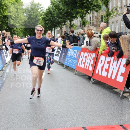 14.06.2026 - REWE Women's Run Strokosch-Dieckow http://msf.ph/oto/9786711 14.06.2026 10:09:40 Ziel 10047, 10139, 10208, 10288, 10360, 10382, 10725, 10889, 10928, 10977, 11083, 11169, 11431 meine-sportfotos.de