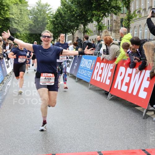14.06.2026 - REWE Women's Run Strokosch-Dieckow http://msf.ph/oto/9786714 14.06.2026 10:09:40 Ziel 10047, 10139, 10208, 10288, 10360, 10382, 10725, 10889, 10928, 10977, 11083, 11169, 11431 meine-sportfotos.de