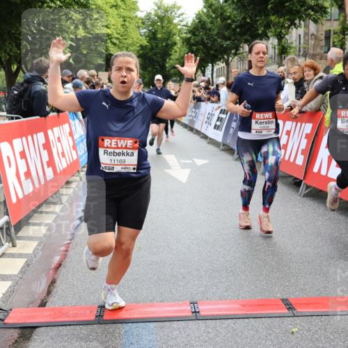 14.06.2026 - REWE Women's Run Strokosch-Dieckow http://msf.ph/oto/9786723 14.06.2026 10:09:41 Ziel 10047, 10139, 10208, 10288, 10360, 10382, 10417, 10725, 10889, 10928, 10977, 11083, 11169, 11431 meine-sportfotos.de