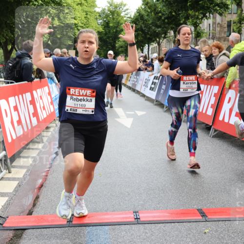 14.06.2026 - REWE Women's Run Strokosch-Dieckow http://msf.ph/oto/9786724 14.06.2026 10:09:41 Ziel 10047, 10139, 10208, 10288, 10360, 10382, 10417, 10725, 10889, 10928, 10977, 11083, 11169, 11431 meine-sportfotos.de