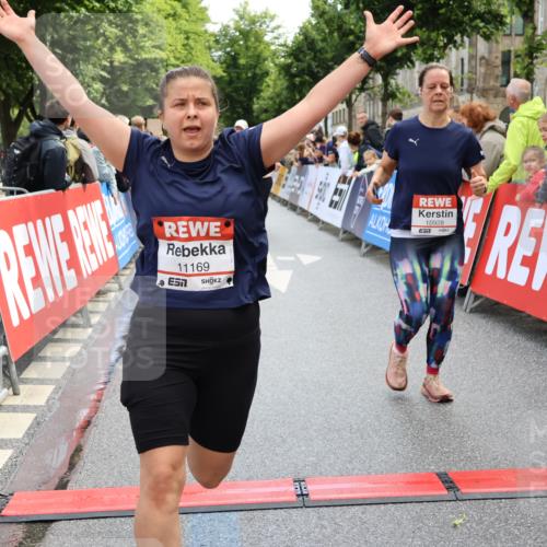 14.06.2026 - REWE Women's Run Strokosch-Dieckow http://msf.ph/oto/9786727 14.06.2026 10:09:42 Ziel 10047, 10139, 10208, 10288, 10360, 10382, 10417, 10725, 10889, 10928, 10977, 11083, 11169, 11431 meine-sportfotos.de