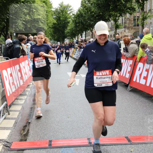 14.06.2026 - REWE Women's Run Strokosch-Dieckow http://msf.ph/oto/9786732 14.06.2026 10:09:44 Ziel 10047, 10139, 10208, 10360, 10417, 10725, 10889, 10928, 10977, 11083, 11169, 11177, 11431 meine-sportfotos.de