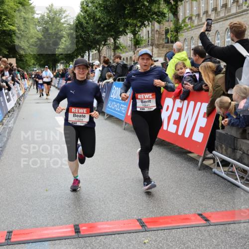 14.06.2026 - REWE Women's Run Strokosch-Dieckow http://msf.ph/oto/9786738 14.06.2026 10:09:50 Ziel 10208, 10417, 10641, 10725, 10862, 10928, 11083, 11177, 11374 meine-sportfotos.de