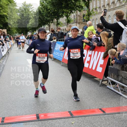 14.06.2026 - REWE Women's Run Strokosch-Dieckow http://msf.ph/oto/9786739 14.06.2026 10:09:50 Ziel 10208, 10417, 10641, 10725, 10862, 10928, 11083, 11177, 11374 meine-sportfotos.de