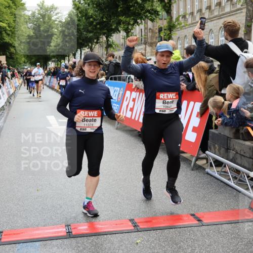 14.06.2026 - REWE Women's Run Strokosch-Dieckow http://msf.ph/oto/9786742 14.06.2026 10:09:50 Ziel 10208, 10417, 10641, 10725, 10862, 10928, 11083, 11177, 11374 meine-sportfotos.de
