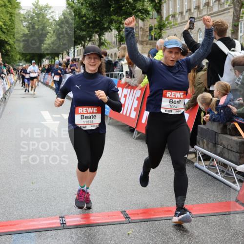 14.06.2026 - REWE Women's Run Strokosch-Dieckow http://msf.ph/oto/9786744 14.06.2026 10:09:50 Ziel 10208, 10417, 10641, 10725, 10862, 10928, 11083, 11177, 11374 meine-sportfotos.de