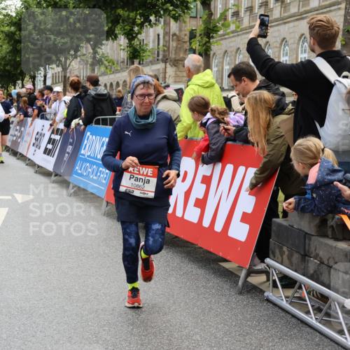 14.06.2026 - REWE Women's Run Strokosch-Dieckow http://msf.ph/oto/9786745 14.06.2026 10:09:54 Ziel 10379, 10641, 10862, 11177, 11202, 11374, 11405 meine-sportfotos.de