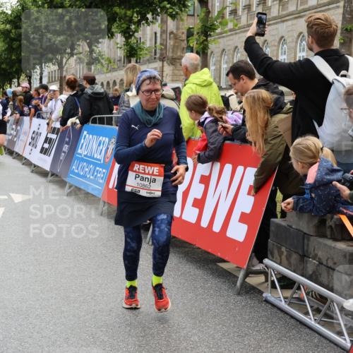 14.06.2026 - REWE Women's Run Strokosch-Dieckow http://msf.ph/oto/9786746 14.06.2026 10:09:54 Ziel 10379, 10641, 10862, 11177, 11202, 11374, 11405 meine-sportfotos.de