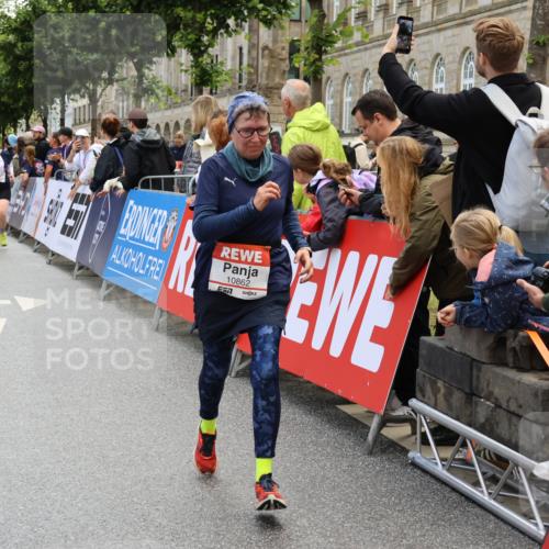 14.06.2026 - REWE Women's Run Strokosch-Dieckow http://msf.ph/oto/9786747 14.06.2026 10:09:54 Ziel 10379, 10641, 10862, 11177, 11202, 11374, 11405 meine-sportfotos.de