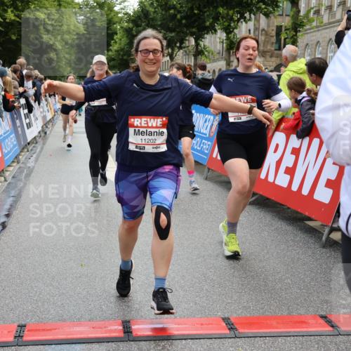 14.06.2026 - REWE Women's Run Strokosch-Dieckow http://msf.ph/oto/9786758 14.06.2026 10:09:58 Ziel 10257, 10359, 10379, 10621, 10627, 10641, 10678, 10862, 10886, 11202, 11213, 11374, 11405 meine-sportfotos.de
