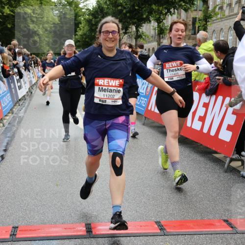 14.06.2026 - REWE Women's Run Strokosch-Dieckow http://msf.ph/oto/9786759 14.06.2026 10:09:58 Ziel 10257, 10359, 10379, 10621, 10627, 10641, 10678, 10862, 10886, 11202, 11213, 11374, 11405 meine-sportfotos.de