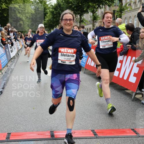 14.06.2026 - REWE Women's Run Strokosch-Dieckow http://msf.ph/oto/9786760 14.06.2026 10:09:58 Ziel 10257, 10359, 10379, 10621, 10627, 10641, 10678, 10862, 10886, 11202, 11213, 11374, 11405 meine-sportfotos.de