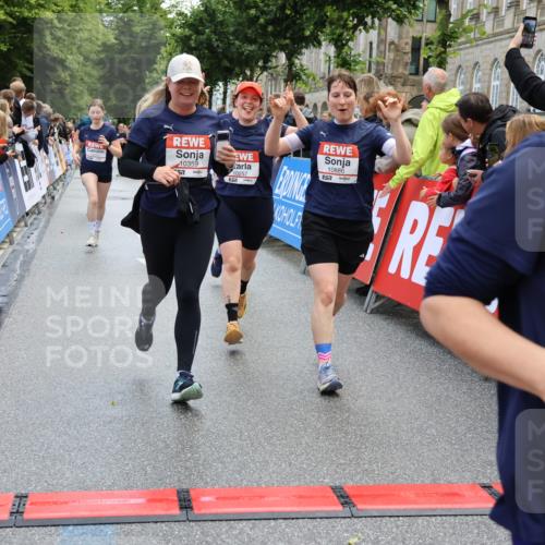 14.06.2026 - REWE Women's Run Strokosch-Dieckow http://msf.ph/oto/9786763 14.06.2026 10:09:59 Ziel 10078, 10257, 10359, 10379, 10621, 10627, 10678, 10862, 10886, 11202, 11213, 11405 meine-sportfotos.de