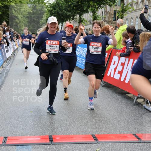 14.06.2026 - REWE Women's Run Strokosch-Dieckow http://msf.ph/oto/9786764 14.06.2026 10:09:59 Ziel 10078, 10257, 10359, 10379, 10621, 10627, 10678, 10862, 10886, 11202, 11213, 11405 meine-sportfotos.de
