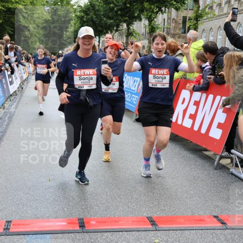 14.06.2026 - REWE Women's Run Strokosch-Dieckow http://msf.ph/oto/9786765 14.06.2026 10:09:59 Ziel 10078, 10257, 10359, 10379, 10621, 10627, 10678, 10862, 10886, 11202, 11213, 11405 meine-sportfotos.de