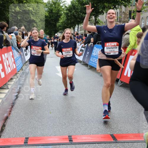 14.06.2026 - REWE Women's Run Strokosch-Dieckow http://msf.ph/oto/9786771 14.06.2026 10:10:01 Ziel 10078, 10257, 10359, 10379, 10621, 10627, 10678, 10862, 10886, 11202, 11213, 11405 meine-sportfotos.de