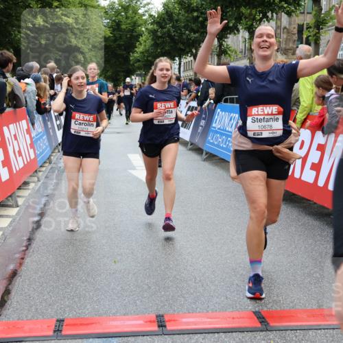 14.06.2026 - REWE Women's Run Strokosch-Dieckow http://msf.ph/oto/9786773 14.06.2026 10:10:01 Ziel 10078, 10257, 10359, 10379, 10621, 10627, 10678, 10862, 10886, 11202, 11213, 11405 meine-sportfotos.de