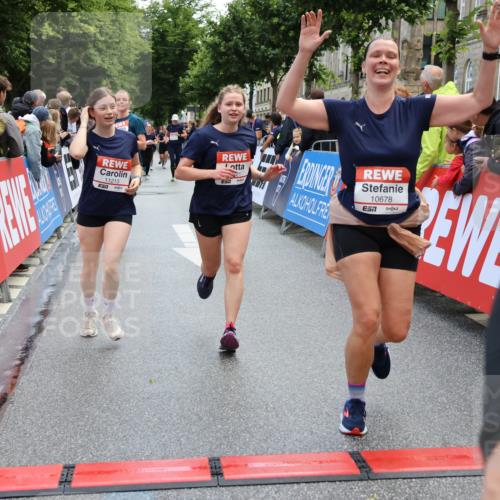 14.06.2026 - REWE Women's Run Strokosch-Dieckow http://msf.ph/oto/9786774 14.06.2026 10:10:01 Ziel 10078, 10257, 10359, 10379, 10621, 10627, 10678, 10862, 10886, 11202, 11213, 11405 meine-sportfotos.de