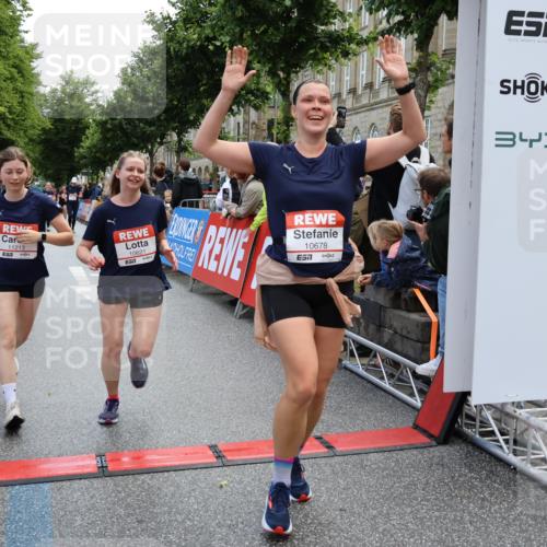 14.06.2026 - REWE Women's Run Strokosch-Dieckow http://msf.ph/oto/9786775 14.06.2026 10:10:01 Ziel 10078, 10257, 10359, 10379, 10621, 10627, 10678, 10862, 10886, 11202, 11213, 11405 meine-sportfotos.de