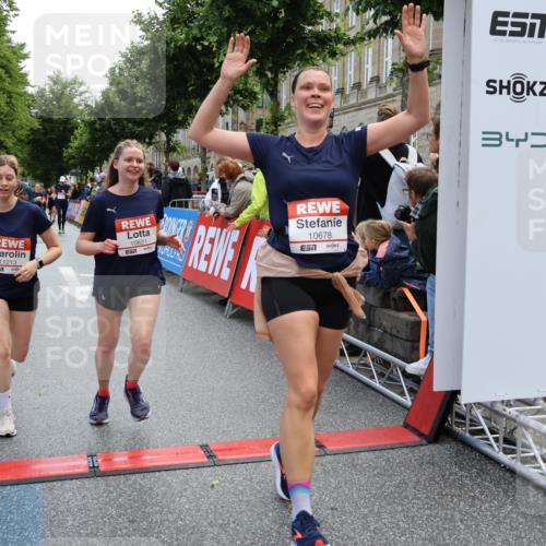 14.06.2026 - REWE Women's Run Strokosch-Dieckow http://msf.ph/oto/9786776 14.06.2026 10:10:01 Ziel 10078, 10257, 10359, 10379, 10621, 10627, 10678, 10862, 10886, 11202, 11213, 11405 meine-sportfotos.de
