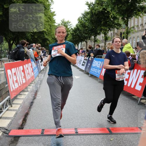 14.06.2026 - REWE Women's Run Strokosch-Dieckow http://msf.ph/oto/9786782 14.06.2026 10:10:03 Ziel 10078, 10257, 10359, 10379, 10621, 10627, 10678, 10886, 11202, 11213, 11405 meine-sportfotos.de