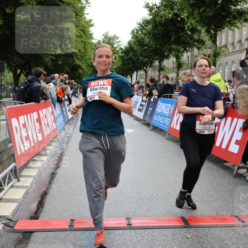 14.06.2026 - REWE Women's Run Strokosch-Dieckow http://msf.ph/oto/9786783 14.06.2026 10:10:03 Ziel 10078, 10257, 10359, 10379, 10621, 10627, 10678, 10886, 11202, 11213, 11405 meine-sportfotos.de