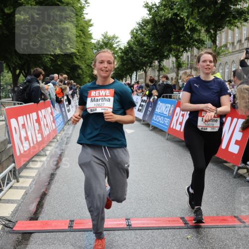 14.06.2026 - REWE Women's Run Strokosch-Dieckow http://msf.ph/oto/9786784 14.06.2026 10:10:03 Ziel 10078, 10257, 10359, 10379, 10621, 10627, 10678, 10886, 11202, 11213, 11405 meine-sportfotos.de