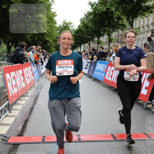 14.06.2026 - REWE Women's Run Strokosch-Dieckow http://msf.ph/oto/9786785 14.06.2026 10:10:03 Ziel 10078, 10257, 10359, 10379, 10621, 10627, 10678, 10886, 11202, 11213, 11405 meine-sportfotos.de