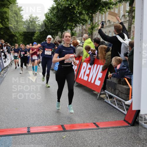 14.06.2026 - REWE Women's Run Strokosch-Dieckow http://msf.ph/oto/9786786 14.06.2026 10:10:08 Ziel 10078, 10079, 10257, 10313, 10469, 10585, 10621, 10627, 10678, 10944, 10950, 10951, 11147, 11213, 11277, 11504 meine-sportfotos.de