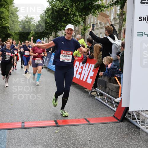 14.06.2026 - REWE Women's Run Strokosch-Dieckow http://msf.ph/oto/9786790 14.06.2026 10:10:10 Ziel 10078, 10079, 10313, 10445, 10469, 10585, 10627, 10944, 10950, 10951, 11147, 11277, 11504 meine-sportfotos.de
