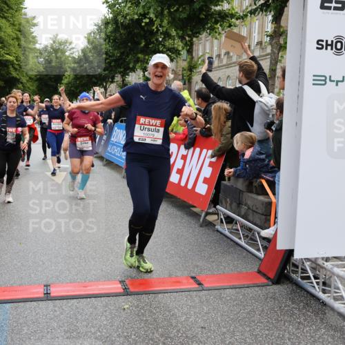 14.06.2026 - REWE Women's Run Strokosch-Dieckow http://msf.ph/oto/9786791 14.06.2026 10:10:10 Ziel 10078, 10079, 10313, 10445, 10469, 10585, 10627, 10944, 10950, 10951, 11147, 11277, 11504 meine-sportfotos.de