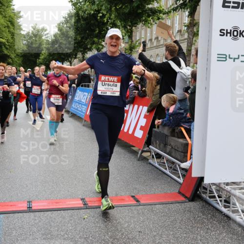 14.06.2026 - REWE Women's Run Strokosch-Dieckow http://msf.ph/oto/9786793 14.06.2026 10:10:10 Ziel 10078, 10079, 10313, 10445, 10469, 10585, 10627, 10944, 10950, 10951, 11147, 11277, 11504 meine-sportfotos.de