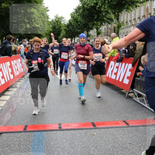14.06.2026 - REWE Women's Run Strokosch-Dieckow http://msf.ph/oto/9786795 14.06.2026 10:10:10 Ziel 10078, 10079, 10313, 10445, 10469, 10585, 10627, 10944, 10950, 10951, 11147, 11277, 11504 meine-sportfotos.de