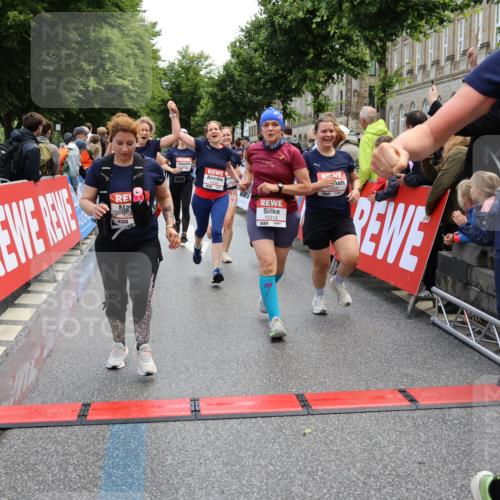 14.06.2026 - REWE Women's Run Strokosch-Dieckow http://msf.ph/oto/9786796 14.06.2026 10:10:11 Ziel 10078, 10079, 10313, 10445, 10469, 10585, 10944, 10950, 10951, 11147, 11277, 11504 meine-sportfotos.de