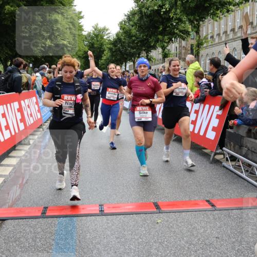 14.06.2026 - REWE Women's Run Strokosch-Dieckow http://msf.ph/oto/9786797 14.06.2026 10:10:11 Ziel 10078, 10079, 10313, 10445, 10469, 10585, 10944, 10950, 10951, 11147, 11277, 11504 meine-sportfotos.de