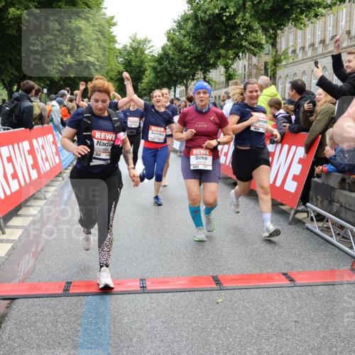 14.06.2026 - REWE Women's Run Strokosch-Dieckow http://msf.ph/oto/9786798 14.06.2026 10:10:11 Ziel 10078, 10079, 10313, 10445, 10469, 10585, 10944, 10950, 10951, 11147, 11277, 11504 meine-sportfotos.de