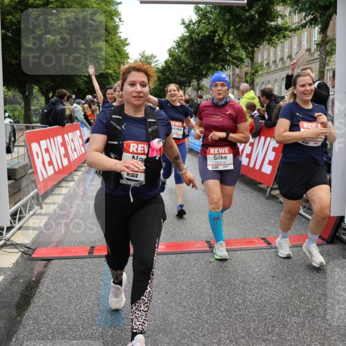 14.06.2026 - REWE Women's Run Strokosch-Dieckow http://msf.ph/oto/9786800 14.06.2026 10:10:11 Ziel 10078, 10079, 10313, 10445, 10469, 10585, 10944, 10950, 10951, 11147, 11277, 11504 meine-sportfotos.de