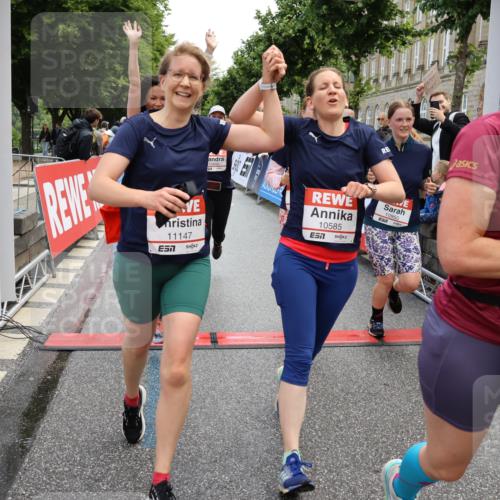 14.06.2026 - REWE Women's Run Strokosch-Dieckow http://msf.ph/oto/9786805 14.06.2026 10:10:12 Ziel 10079, 10313, 10445, 10469, 10585, 10944, 10950, 10951, 11147, 11277, 11504 meine-sportfotos.de