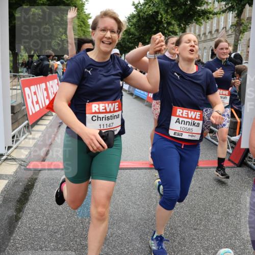 14.06.2026 - REWE Women's Run Strokosch-Dieckow http://msf.ph/oto/9786807 14.06.2026 10:10:12 Ziel 10079, 10313, 10445, 10469, 10585, 10944, 10950, 10951, 11147, 11277, 11504 meine-sportfotos.de
