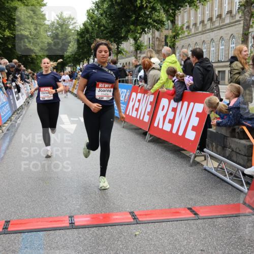14.06.2026 - REWE Women's Run Strokosch-Dieckow http://msf.ph/oto/9786808 14.06.2026 10:10:19 Ziel 10313, 10445, 10469, 10585, 10950, 10951, 11147, 11152, 11239, 11277, 11474 meine-sportfotos.de