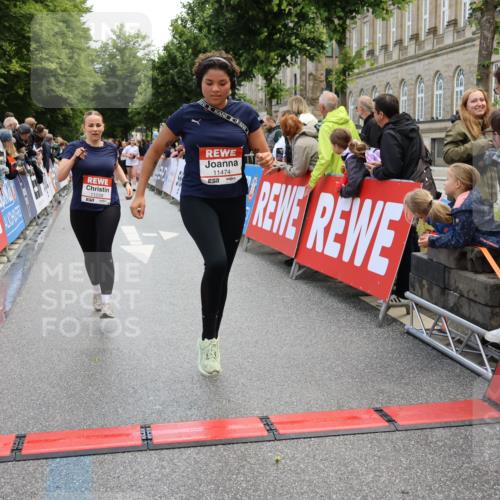 14.06.2026 - REWE Women's Run Strokosch-Dieckow http://msf.ph/oto/9786811 14.06.2026 10:10:19 Ziel 10313, 10445, 10469, 10585, 10950, 10951, 11147, 11152, 11239, 11277, 11474 meine-sportfotos.de