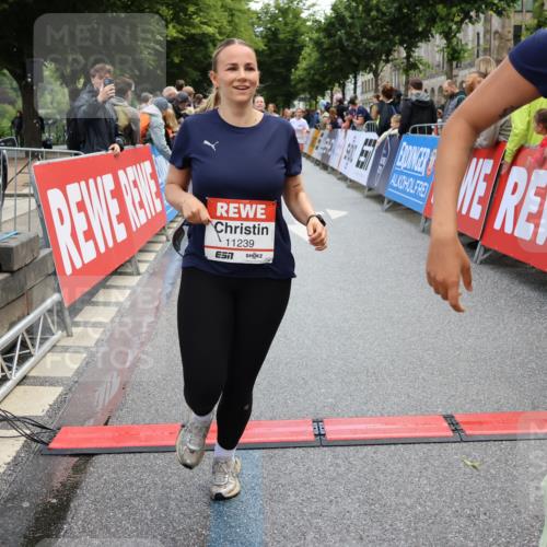 14.06.2026 - REWE Women's Run Strokosch-Dieckow http://msf.ph/oto/9786814 14.06.2026 10:10:20 Ziel 10445, 10665, 10950, 10951, 11152, 11239, 11277, 11474 meine-sportfotos.de