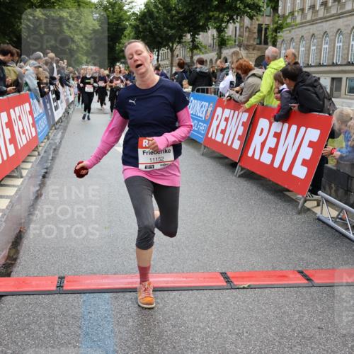 14.06.2026 - REWE Women's Run Strokosch-Dieckow http://msf.ph/oto/9786817 14.06.2026 10:10:22 Ziel 10665, 11152, 11239, 11474 meine-sportfotos.de