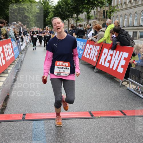 14.06.2026 - REWE Women's Run Strokosch-Dieckow http://msf.ph/oto/9786818 14.06.2026 10:10:22 Ziel 10665, 11152, 11239, 11474 meine-sportfotos.de