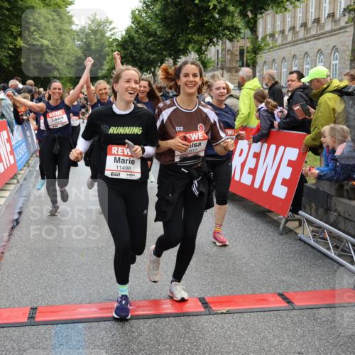 14.06.2026 - REWE Women's Run Strokosch-Dieckow http://msf.ph/oto/9786823 14.06.2026 10:10:28 Ziel 10293, 10412, 10413, 10665, 10702, 10703, 10890, 10917, 11152, 11453, 11487, 11498 meine-sportfotos.de
