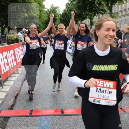 14.06.2026 - REWE Women's Run Strokosch-Dieckow http://msf.ph/oto/9786825 14.06.2026 10:10:29 Ziel 10293, 10412, 10413, 10665, 10702, 10703, 10890, 10917, 11152, 11453, 11487, 11498 meine-sportfotos.de