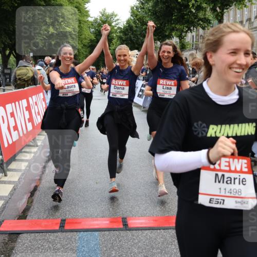 14.06.2026 - REWE Women's Run Strokosch-Dieckow http://msf.ph/oto/9786826 14.06.2026 10:10:29 Ziel 10293, 10412, 10413, 10665, 10702, 10703, 10890, 10917, 11152, 11453, 11487, 11498 meine-sportfotos.de