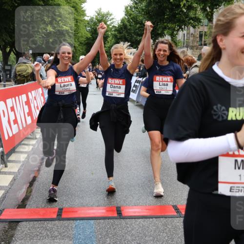 14.06.2026 - REWE Women's Run Strokosch-Dieckow http://msf.ph/oto/9786827 14.06.2026 10:10:29 Ziel 10293, 10412, 10413, 10665, 10702, 10703, 10890, 10917, 11152, 11453, 11487, 11498 meine-sportfotos.de