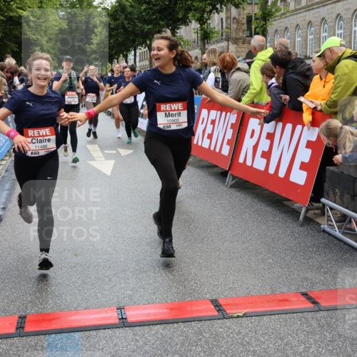 14.06.2026 - REWE Women's Run Strokosch-Dieckow http://msf.ph/oto/9786829 14.06.2026 10:10:35 Ziel 10185, 10293, 10412, 10413, 10702, 10703, 10878, 10890, 10903, 10917, 11022, 11178, 11339, 11345, 11453, 11486, 11487, 11498 meine-sportfotos.de