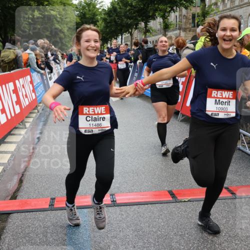 14.06.2026 - REWE Women's Run Strokosch-Dieckow http://msf.ph/oto/9786831 14.06.2026 10:10:36 Ziel 10185, 10293, 10412, 10413, 10702, 10703, 10878, 10890, 10903, 10917, 11022, 11178, 11339, 11345, 11453, 11486, 11487, 11498 meine-sportfotos.de